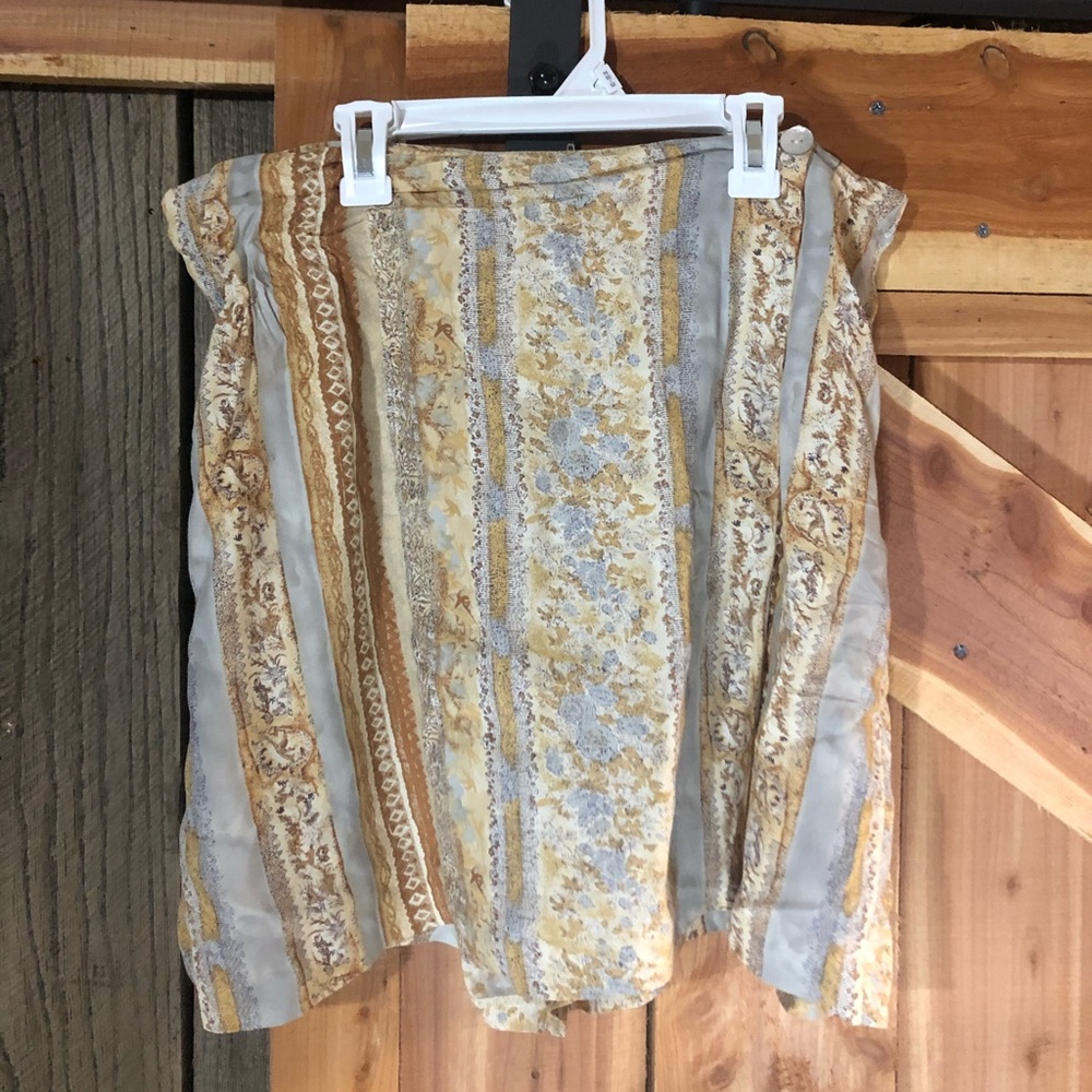 Vintage! Pretty Patterned Wrap Skort